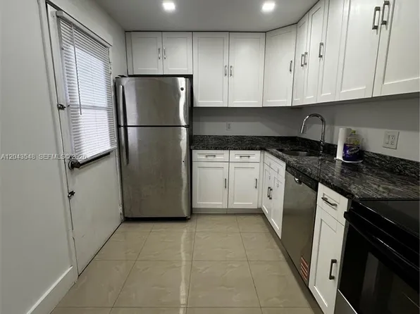 3475 N Country Club Dr, Aventura, FL