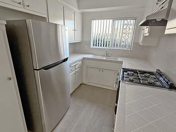 2nd image of 3620 W 139th St APT 3