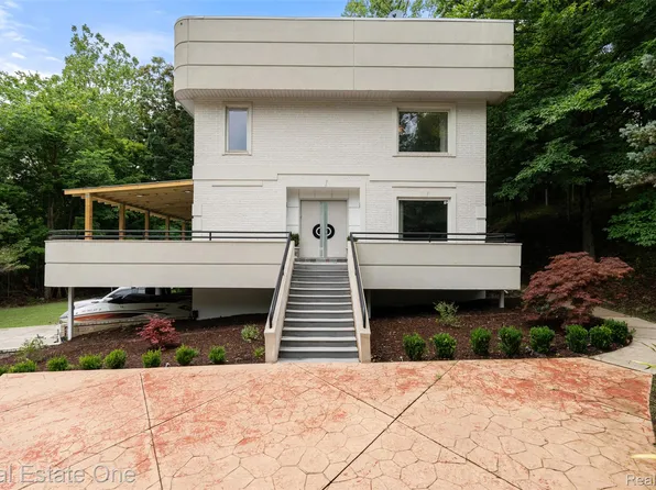 29230 Wildbrook Dr, Southfield, MI 48034