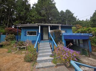 39 N 4th St, Pacific Beach, WA 98571