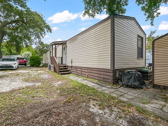 3rd image of 145 Ridgeway Loop