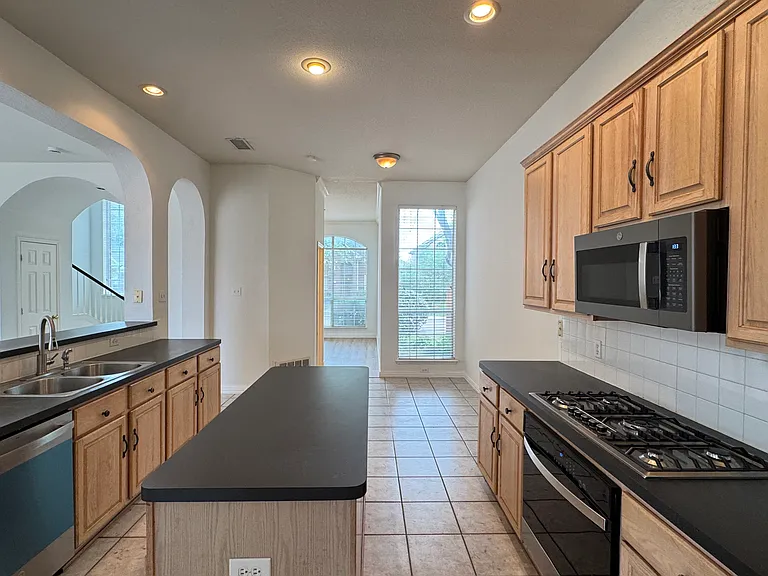 3024 Sawtooth Dr — Photo 6