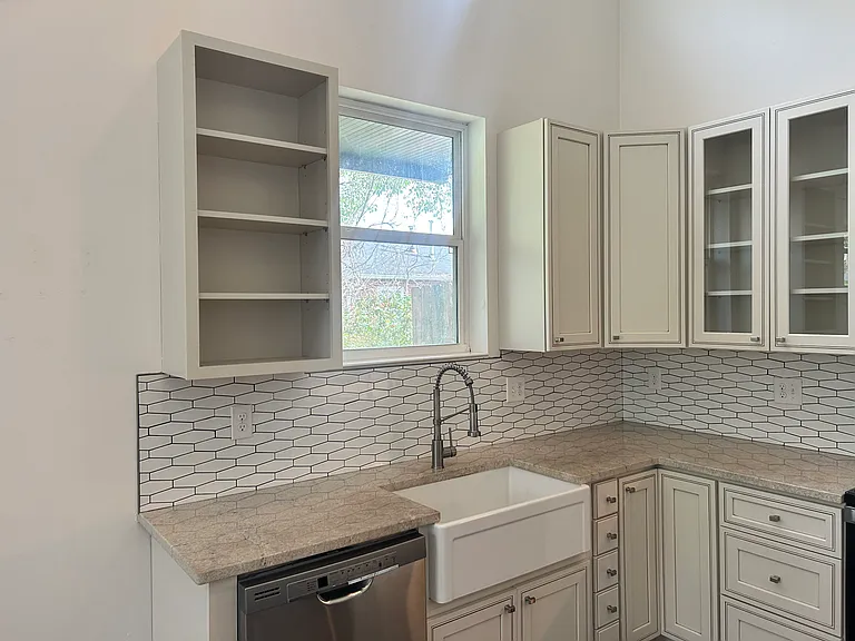 731 Berne St SE — Photo 5
