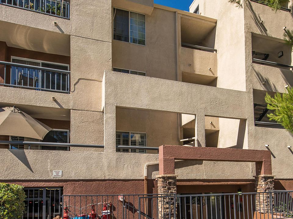 1st image of 5520 Owensmouth Ave APT 109