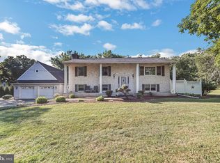 5541 McLean Station Rd, Green Lane, PA 18054