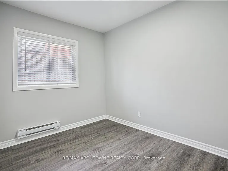 2354 Queensway Dr #2 — Photo 18