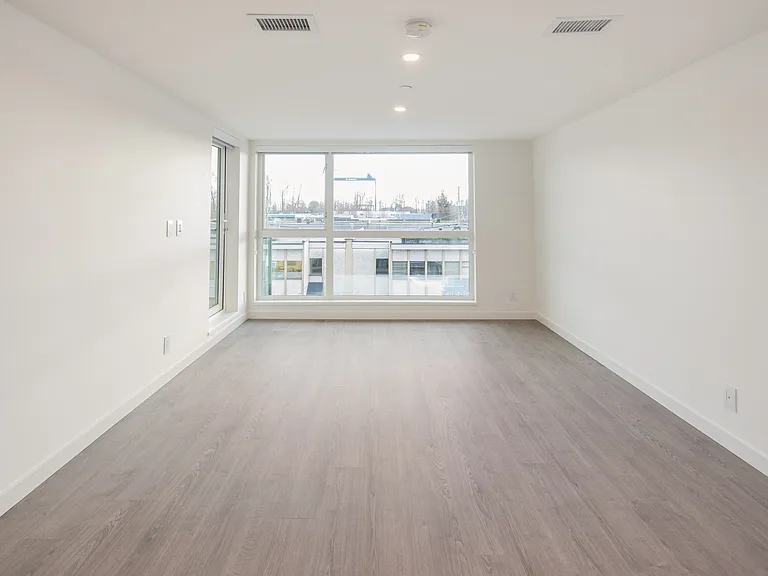 1060 Churchill Cres — Photo 33
