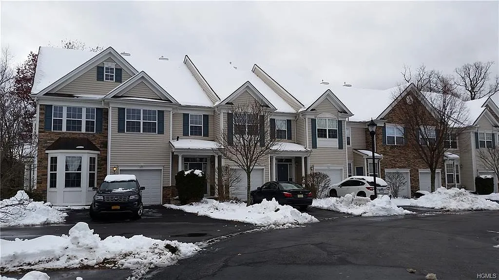 20 Webster Ct photo 1