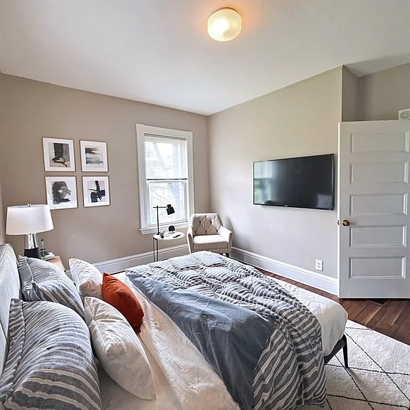 100 Lonsdale St #2 — Photo 7