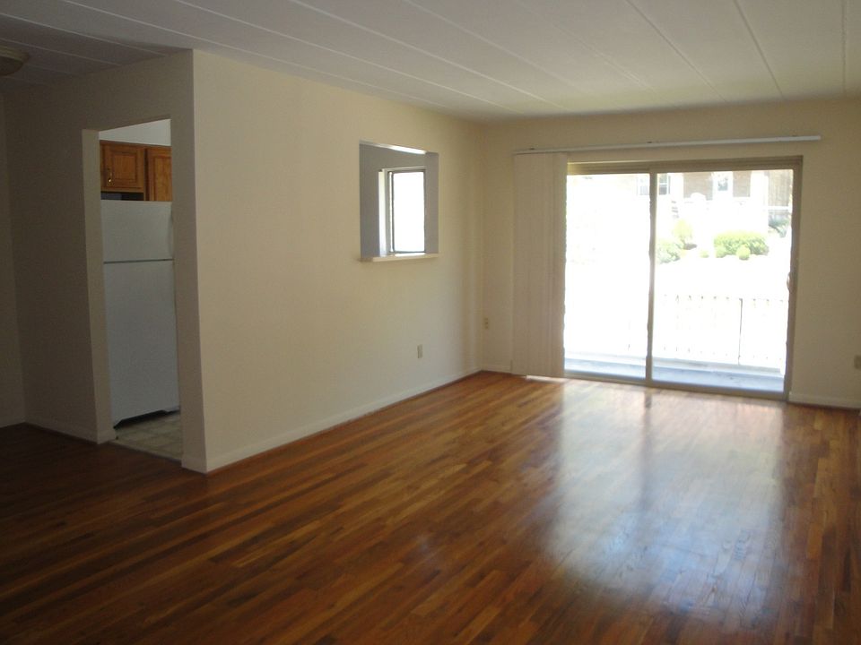 1st image of 539 Lowell Ave APT 7
