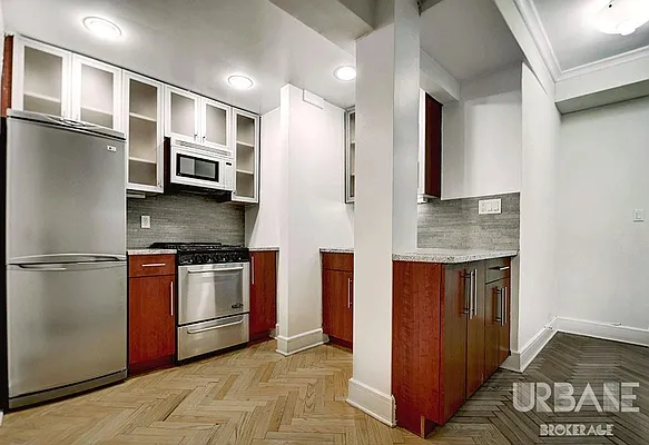 Rented by Urbane Brokerage | media 17