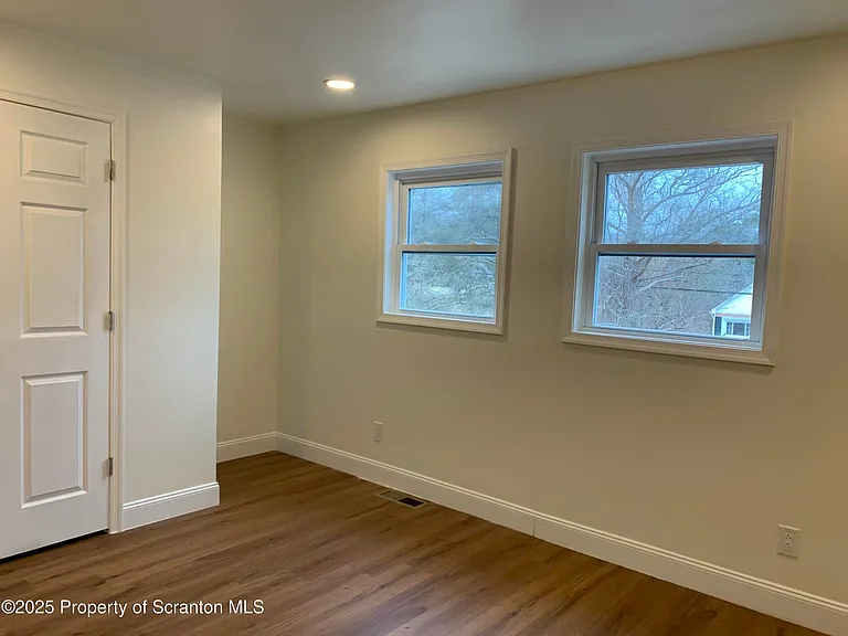 318 Simrell Rd — Photo 18