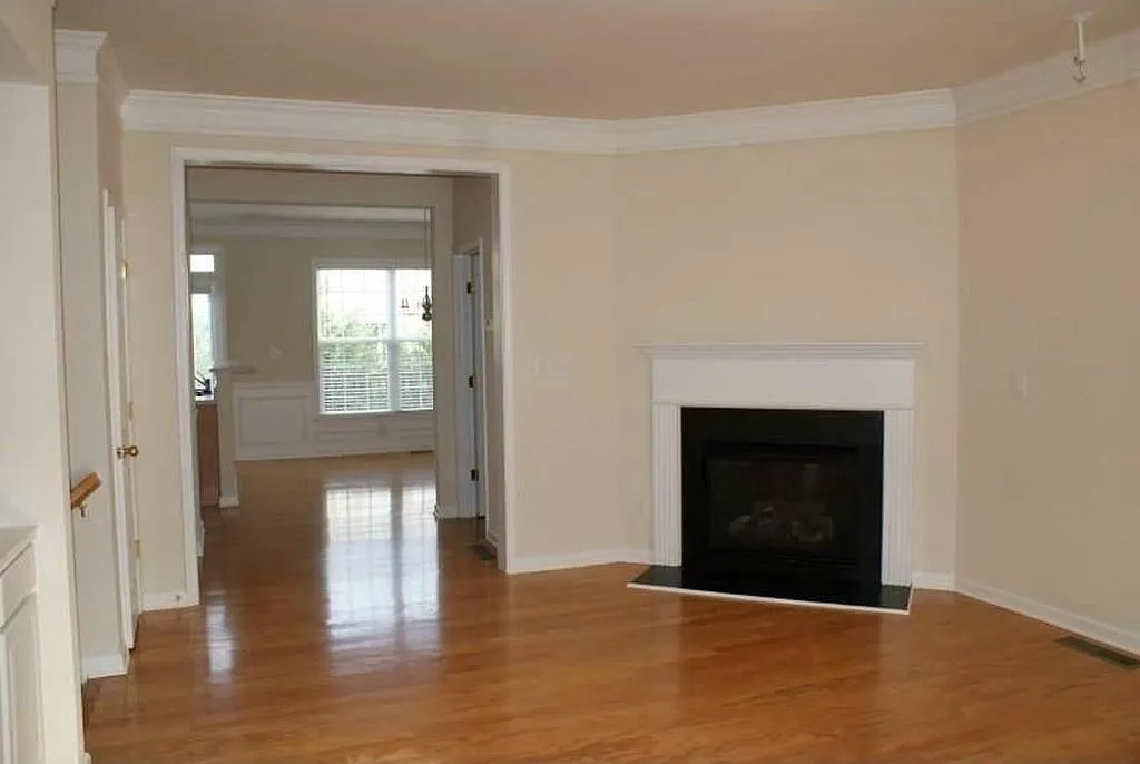 3 bed, 3.5 bath, 2139 sqft, $2,850 — Photo 3
