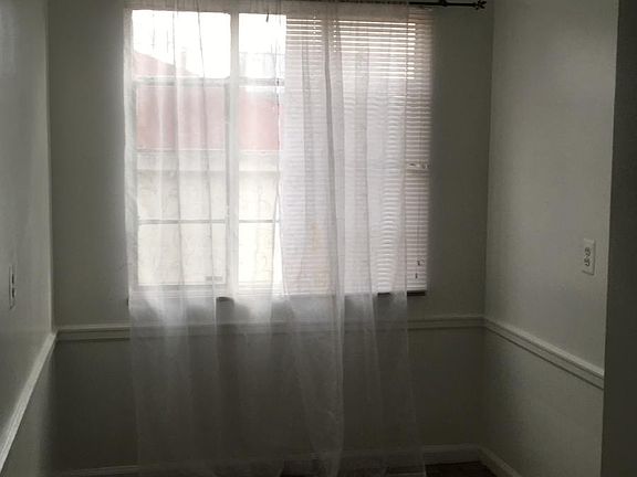 4th image of 16728 Rosemont Ave