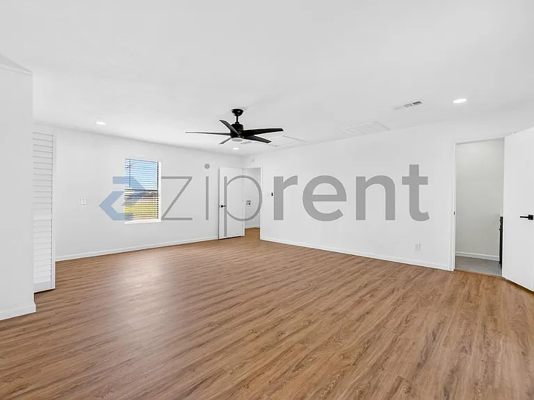 2404 State Highway 289 — Photo 16