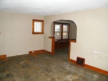 2nd image of 214 W 32nd St