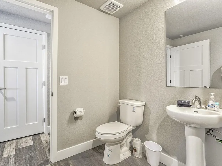Full guest bathroom