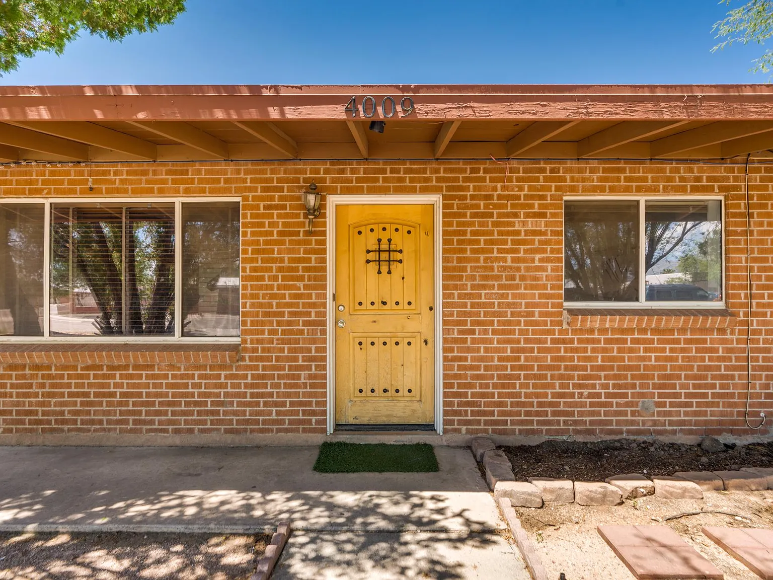 4009 N Tyndall Ave — Photo 2