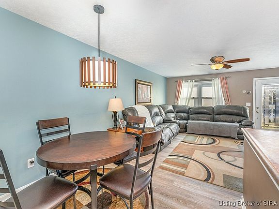 3rd image of 484 Brookridge Circle