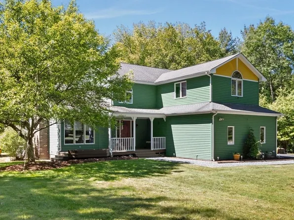 1835 Oak Grove Dr, Dighton, MA 02715