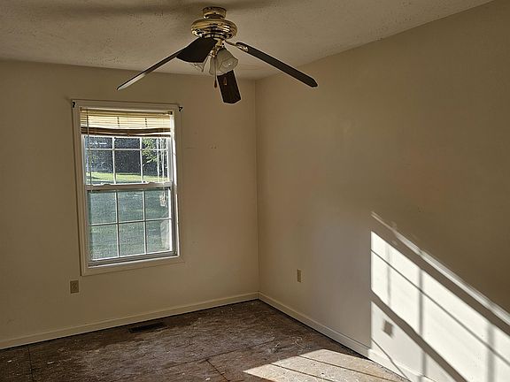 3rd image of 1014 E Vine St