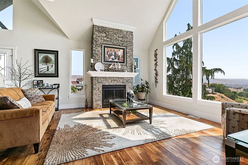 4th image of 921 Tibbling Road