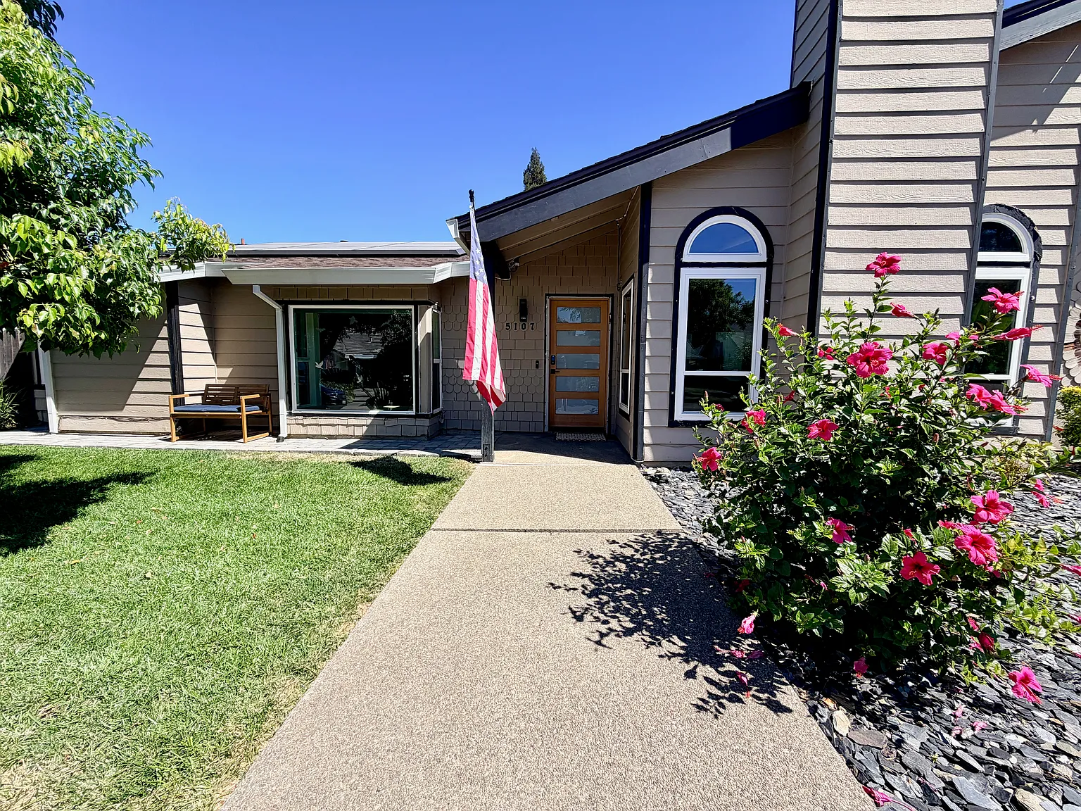 4 bed, 2.5 bath, 1554 sqft, $3,200 — Photo 3