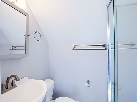 4th image of 804 City Park Ave #B