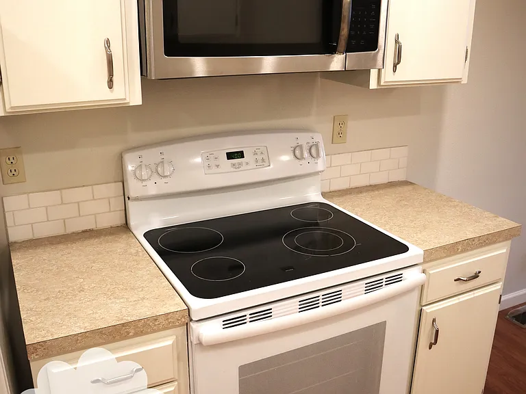 210 W Arrowrock Ln — Photo 9
