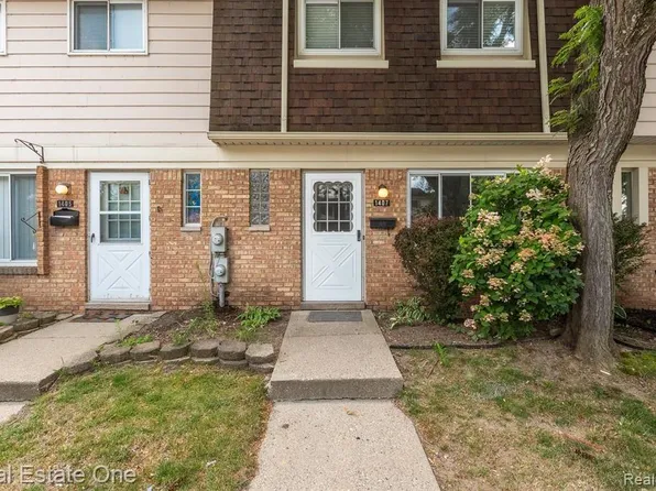 1407 Laurel Valley Dr, Waterford, MI 48327