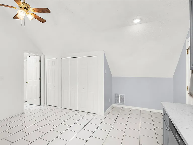 587 A St #R — Photo 14