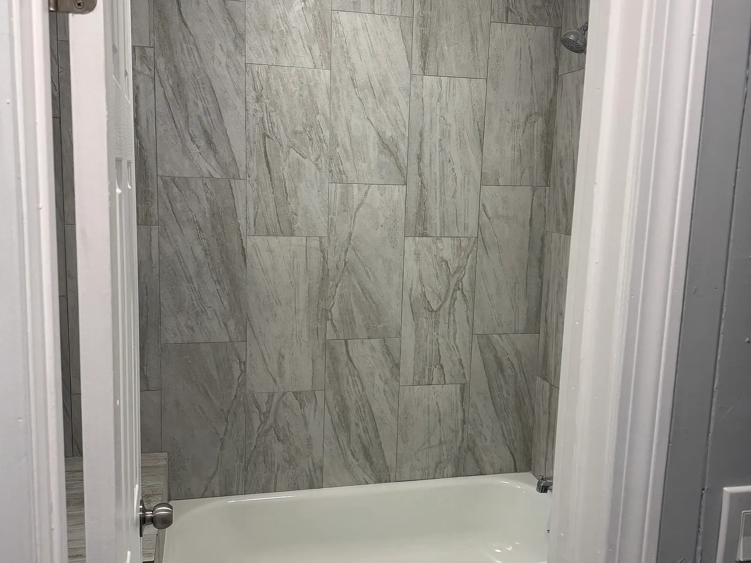 3 bed, 1000 sqft, $2,100 — Photo 2