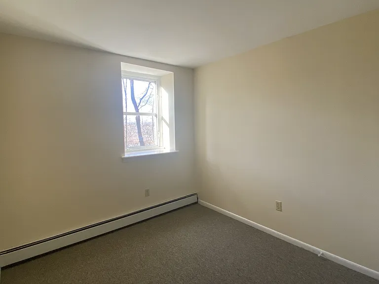 426 Colchester Ave — Photo 8