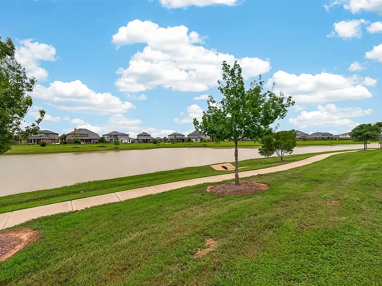 28419 Hazel Trl — Photo 39