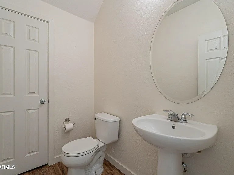 1061 S Hawk Ln — Photo 21