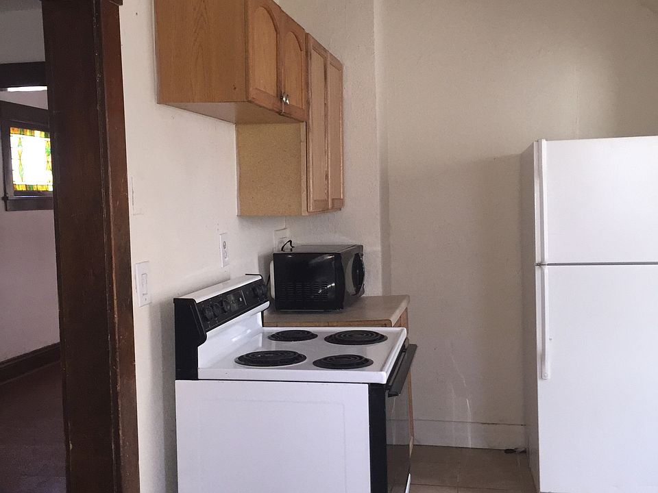 1st image of 1414 Irving Ave N