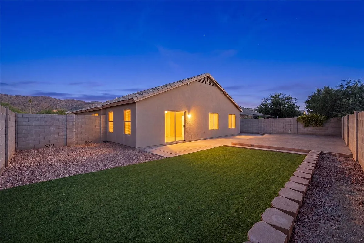 Building Photo - 1646 E Alicia Dr