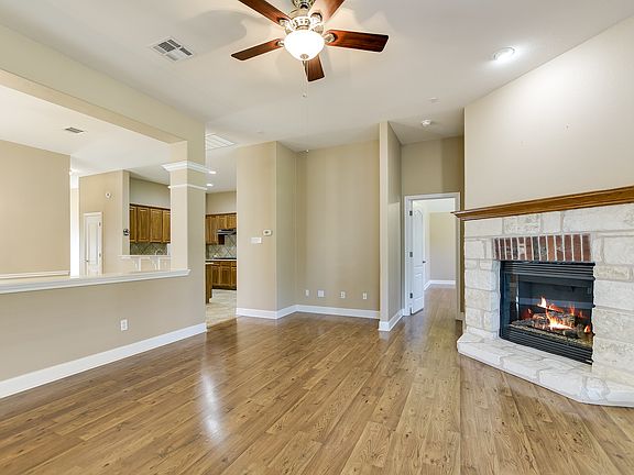 5th image of 28 Stone Terrace Dr