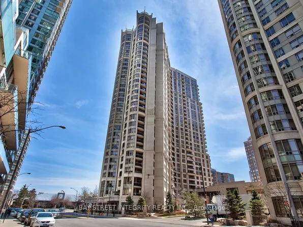 3888 Duke Of York Blvd #2328, Mississauga, ON L5B 4P5