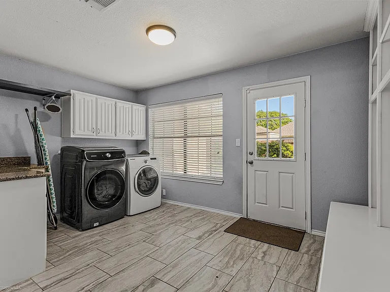 1531 Pickwick Ln — Photo 20