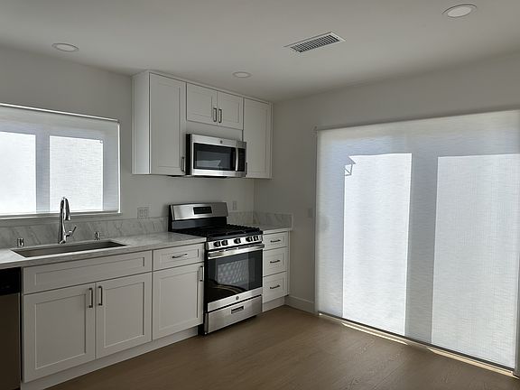 5th image of 11480 Burke St