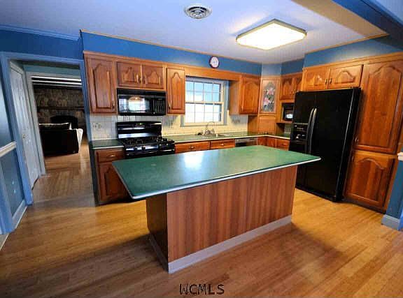 2nd image of 7 Greenwood Ln