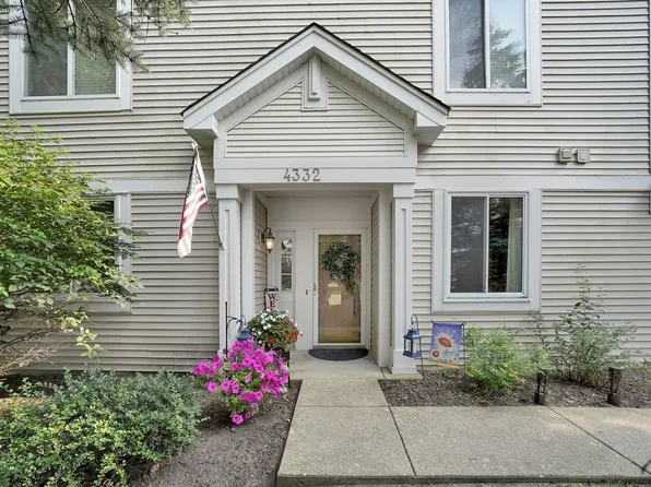 4332 Waters Edge Dr, Island Lake, IL 60042