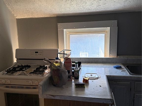 5th image of 2083 W 42nd St