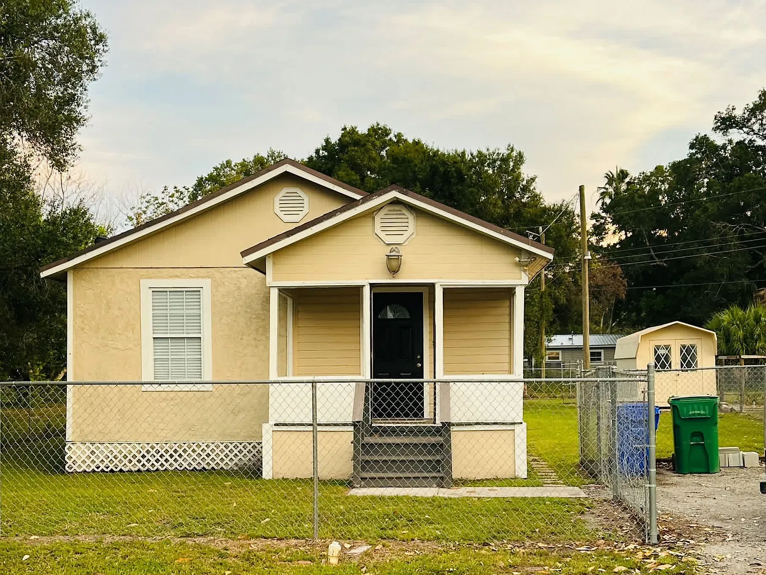 3 bed, $1,900 — Photo 1