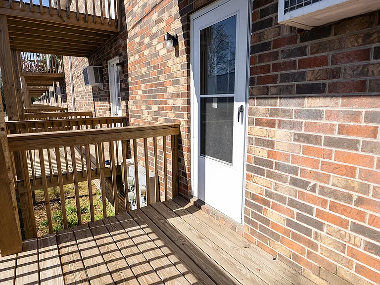 Willow Tree Apartments — Photo 13