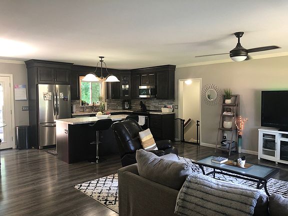 3rd image of 1413 Lambert Dr