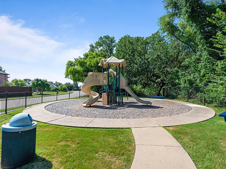 2509 Hunters Run Dr — Photo 30