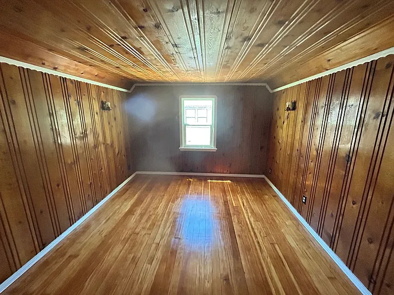 225 Sunset Blvd — Photo 25