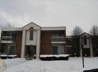 1651 Cass Lake Ave, Keego Harbor, MI 48320